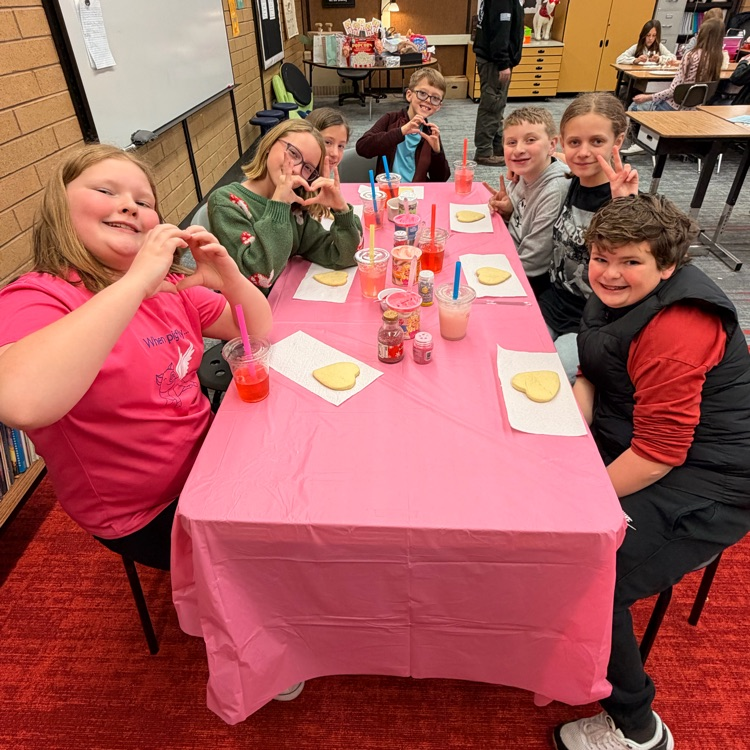 kids at their Valentine's Day party! 