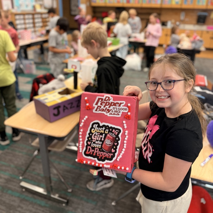 kids at their Valentine's Day party! 