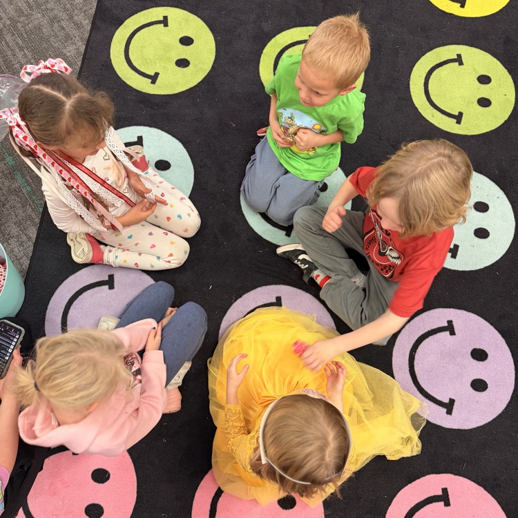 kids at their Valentine's Day party! 