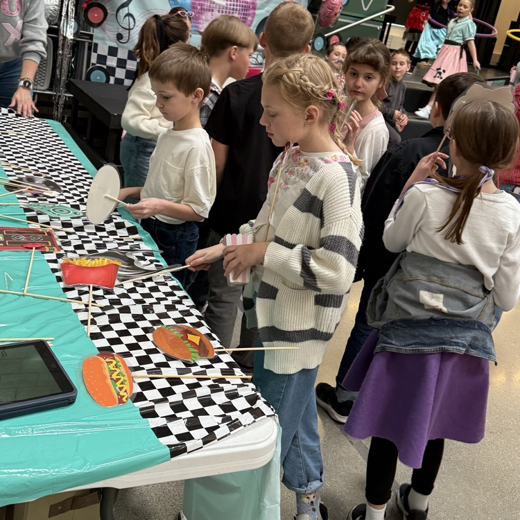 kids with photo prop