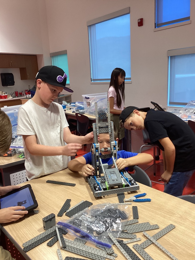 VEX students building their robots. 