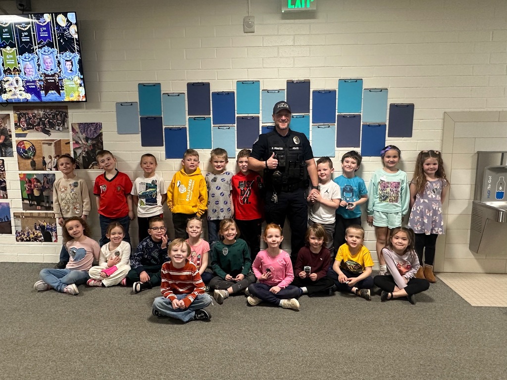 Police officer with kindergarten students