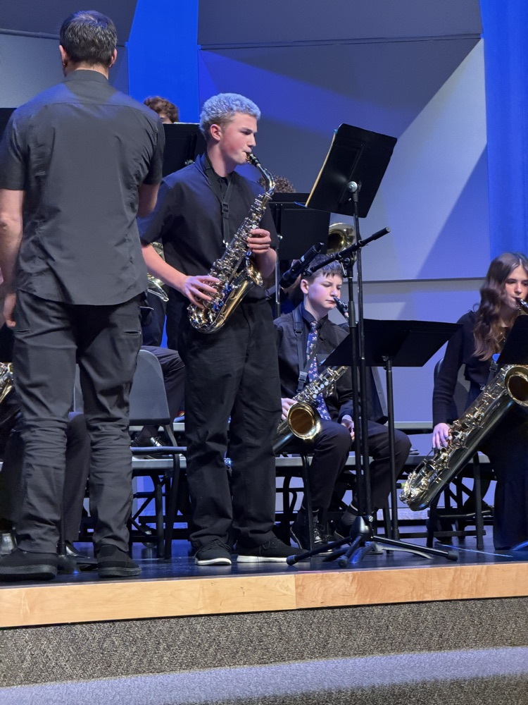 Shoreline Jazz band received straight superior ratings at the UMEA state jr high jazz festival.