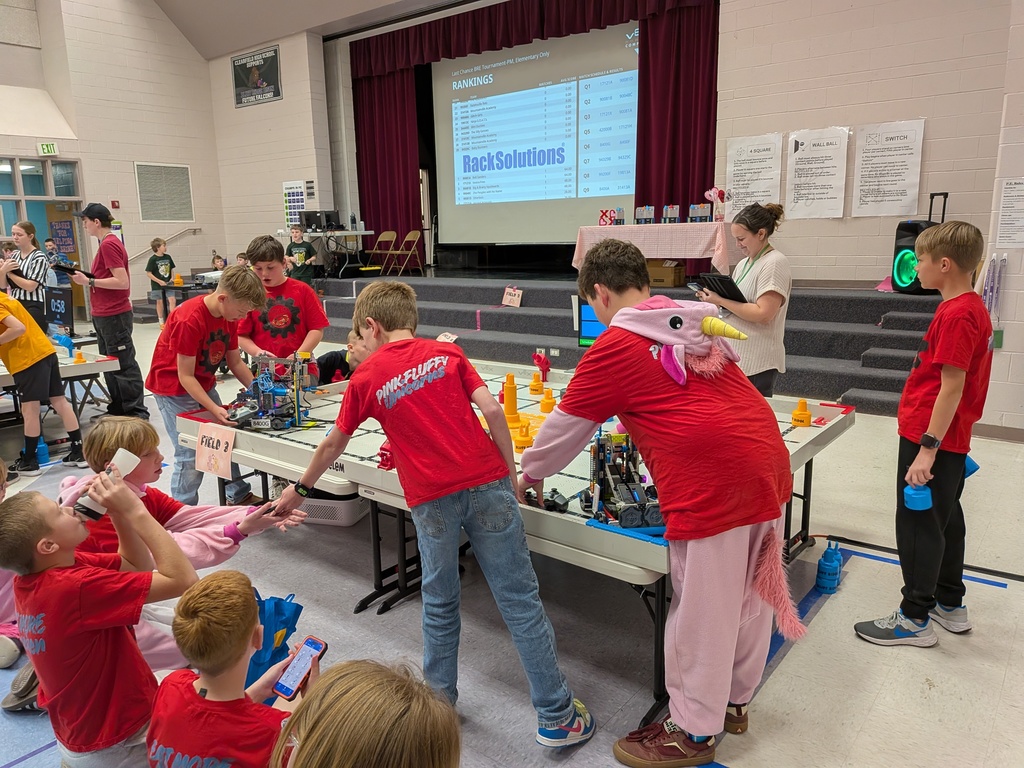students at VEX competition