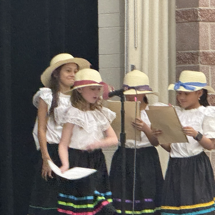 students doing Spanish presentation