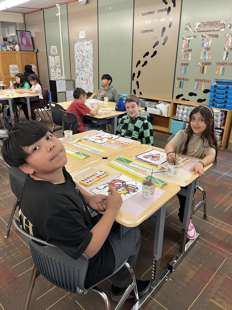 4th grade students doing art in their classroom