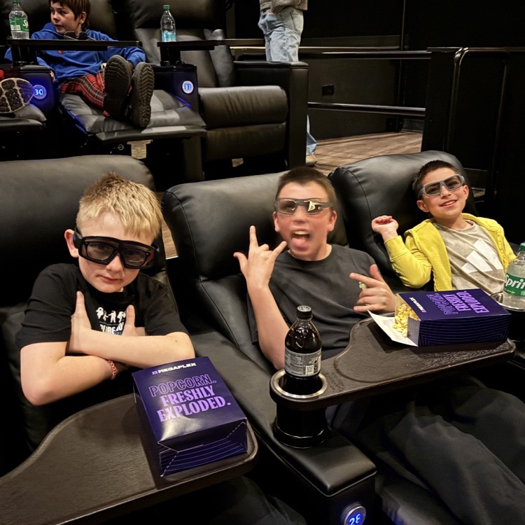 4th graders on a field trip 