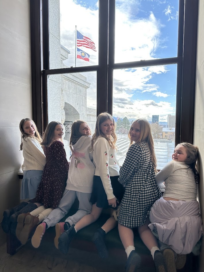 5th Grade posing at the Utah State Capitol Building.