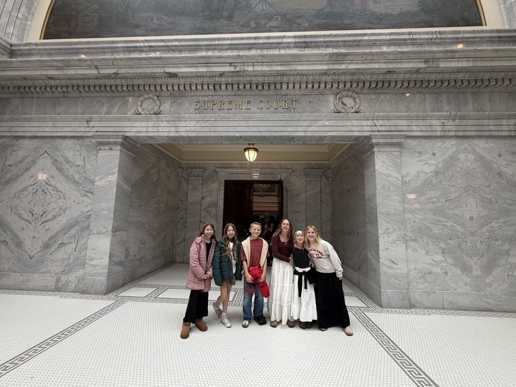 5th Grade posing at the Utah State Capitol Building.