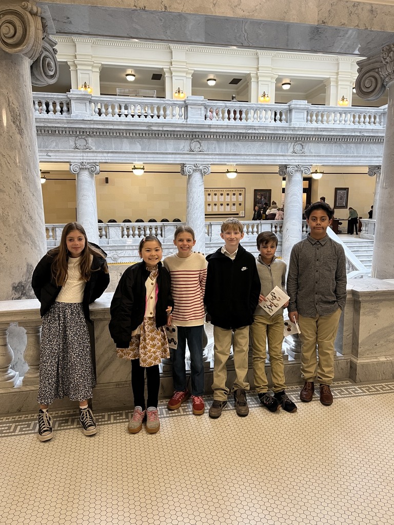 5th Grade posing at the Utah State Capitol Building.
