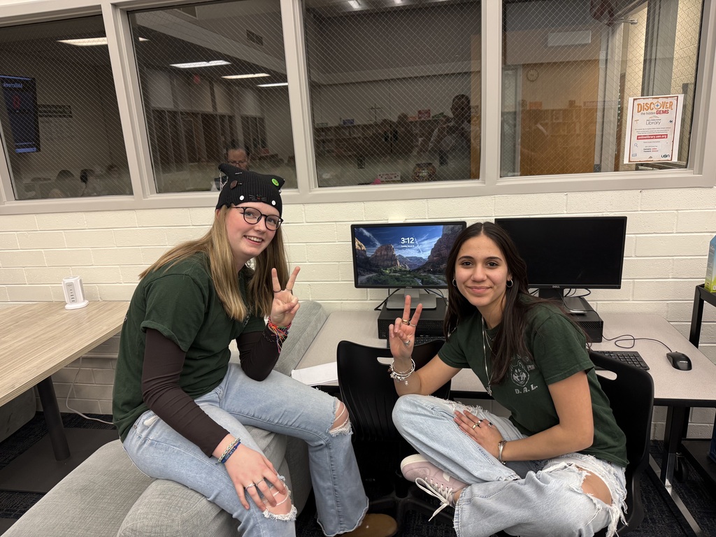 DAL students getting ready for the match!