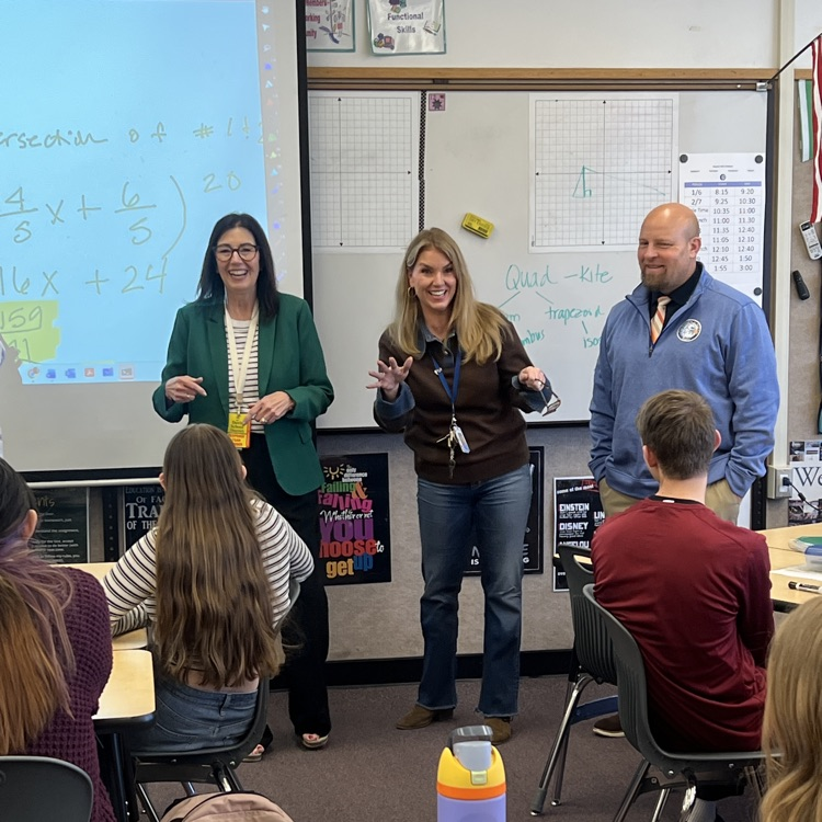 Mrs. Sonntag receives the award