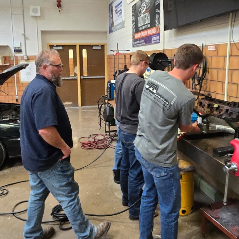 Mr Spencer supporting students in class