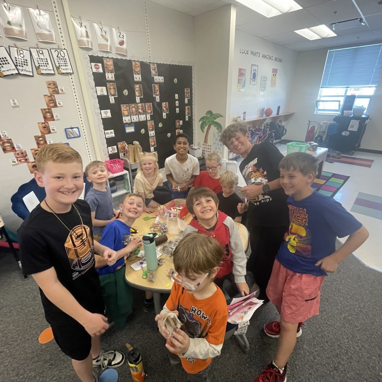 Fifth graders in kindergarten is working