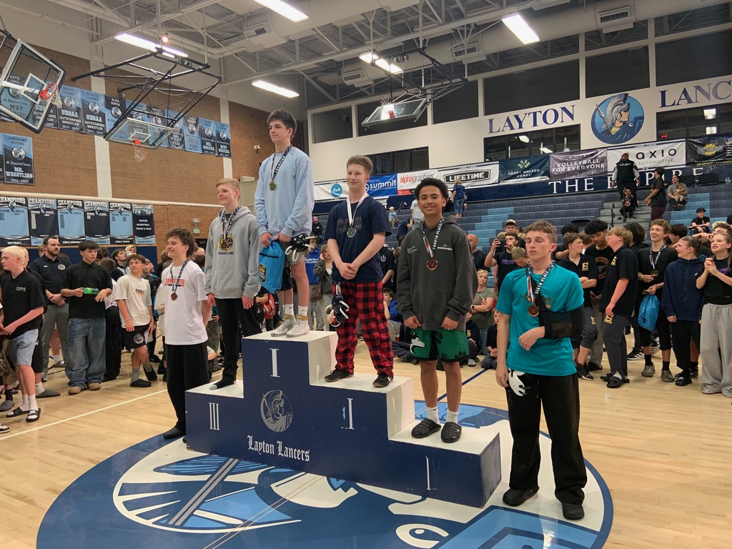 An FJH wrestler took another medal at the Fistrict championship. 