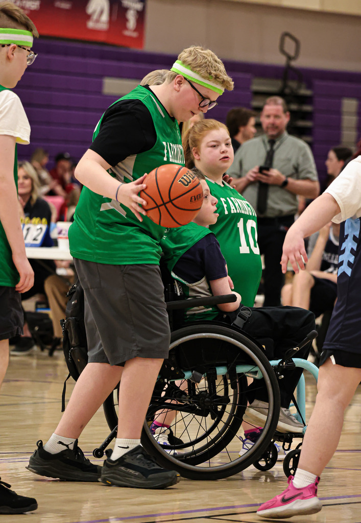 Unified Sports athletes playing basketball!