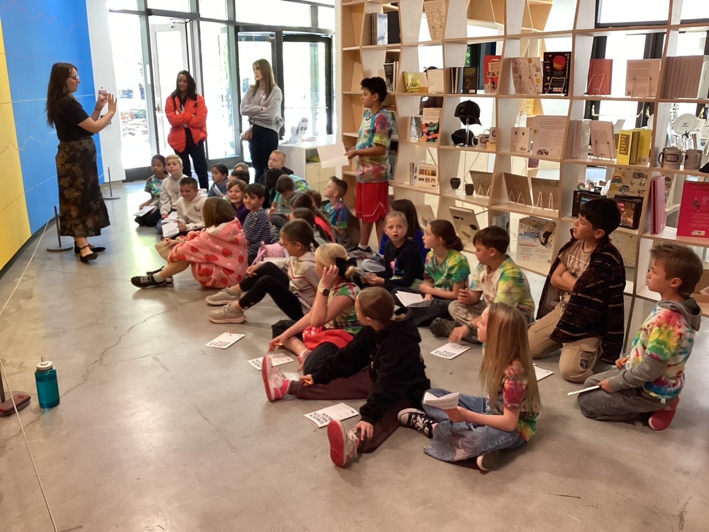 students at the art museum