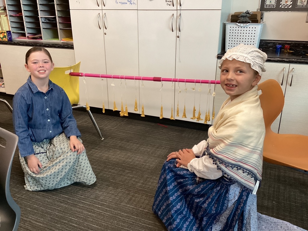 students dressed up for colonial day