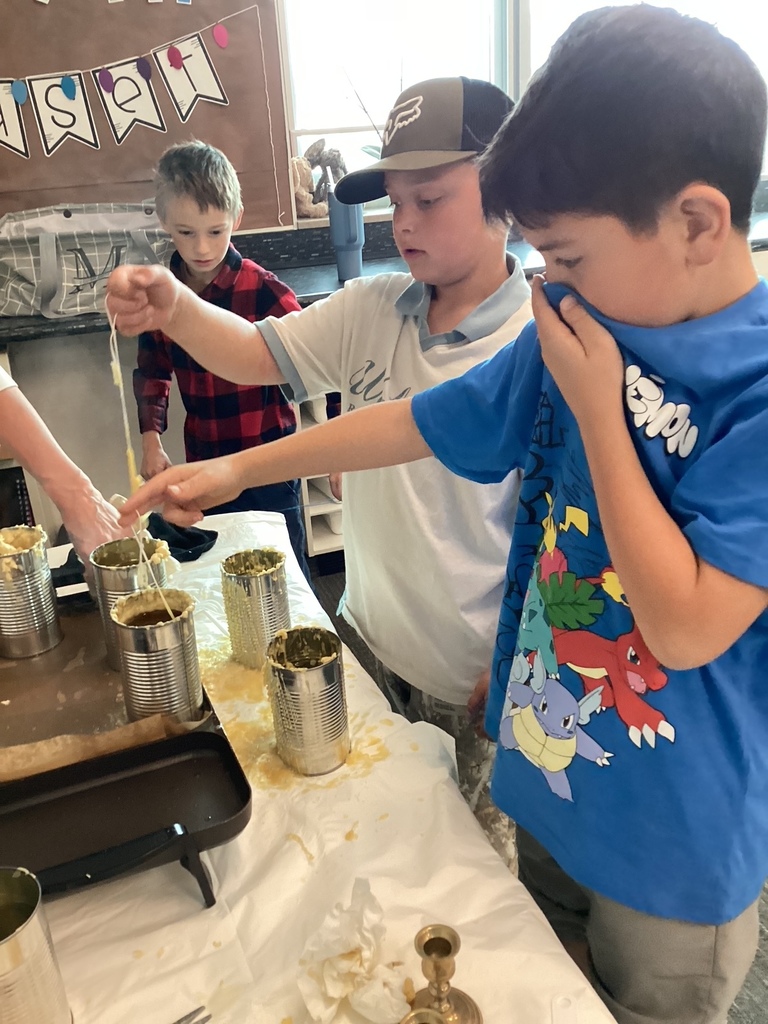students making candles for colonial day
