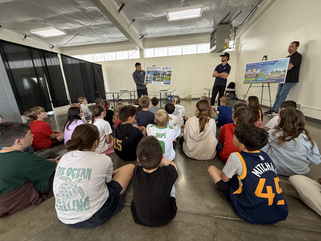 5th grade students learning at the water fair