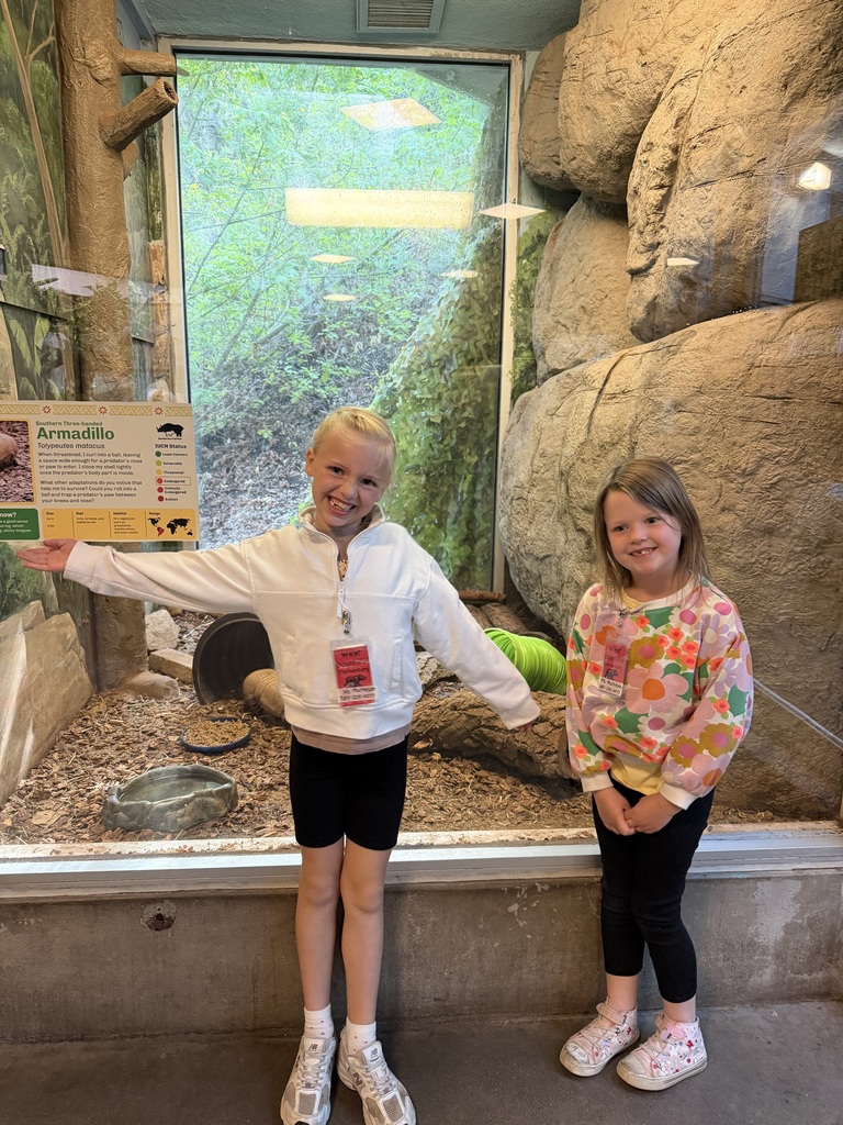 1st Graders posing for a picture at the Hogle Zoo. 
