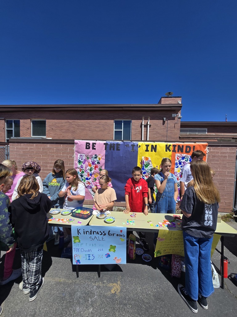Students selling kindness grams