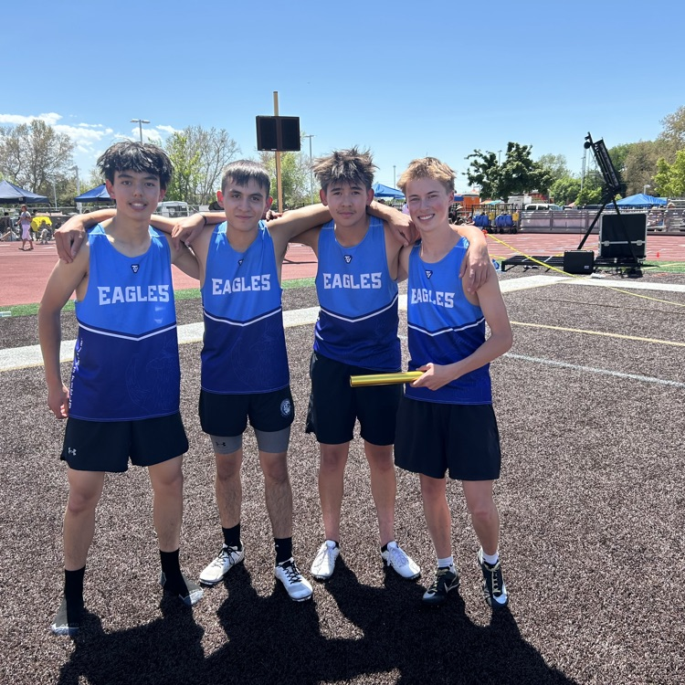 4 x 100 team