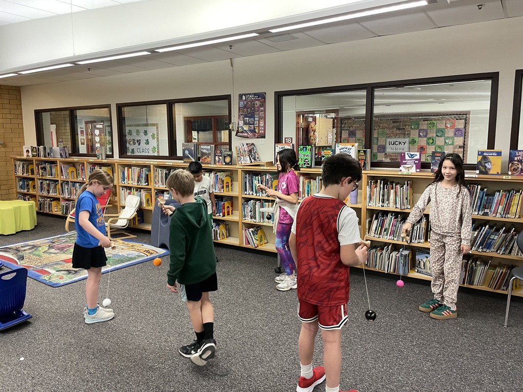 children in the library playing 3,2,1 games