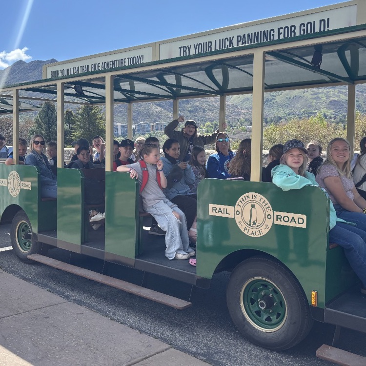 4th graders on their field trip 