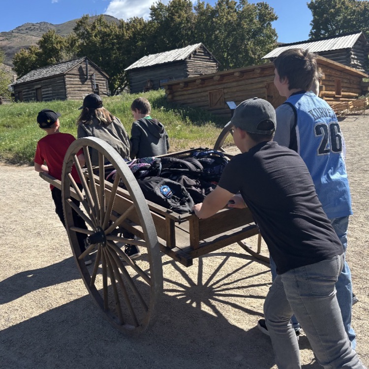4th graders on their field trip 