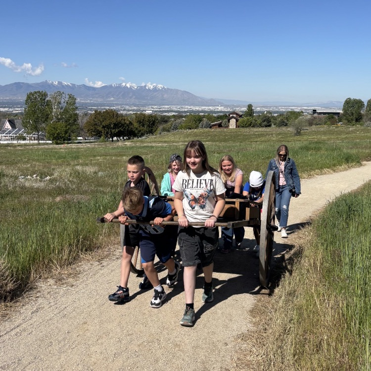 4th graders on their field trip 