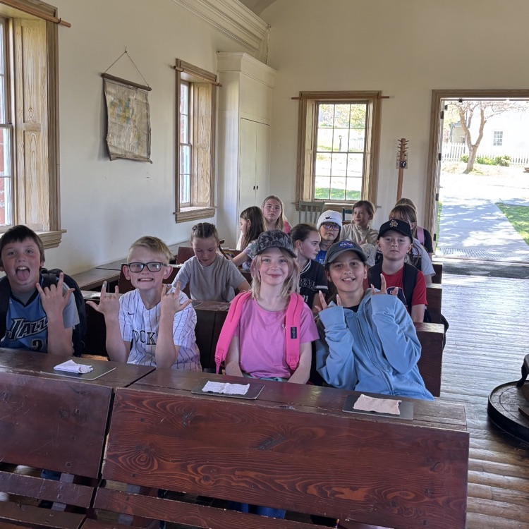 4th graders on their field trip 