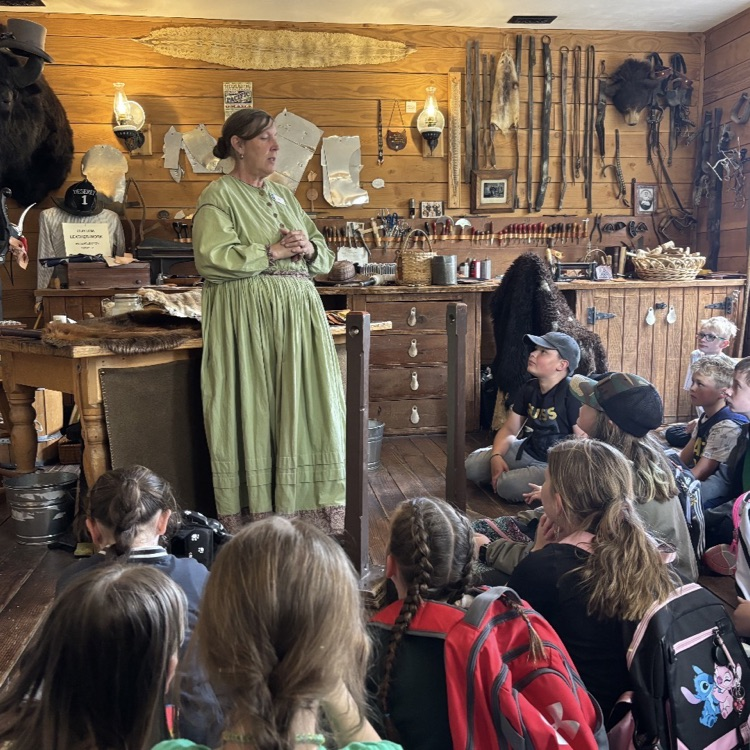 4th graders on their field trip 