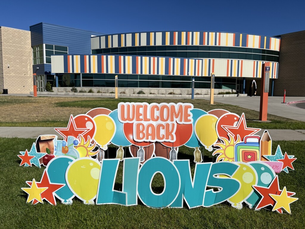 Welcome Back Lions image in front of Sunburst Elementary School