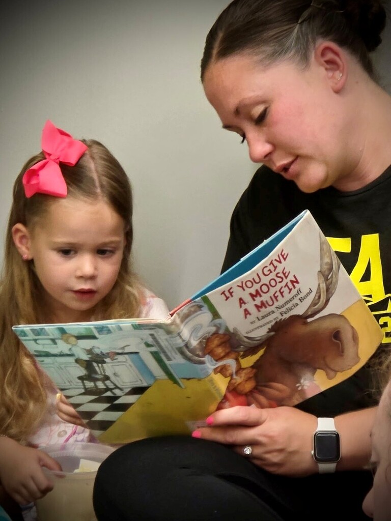 picture of people reading