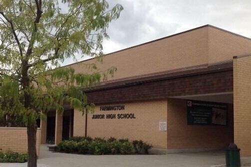 Front picture of Farmington Junior High.