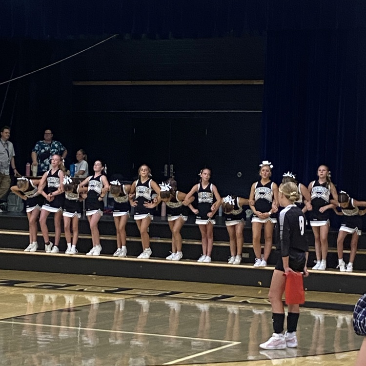 cheerleaders cheering