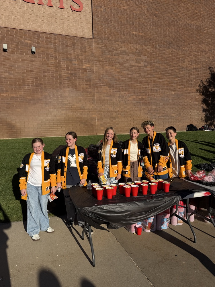 Sunset Junior High SBOs handing out treats