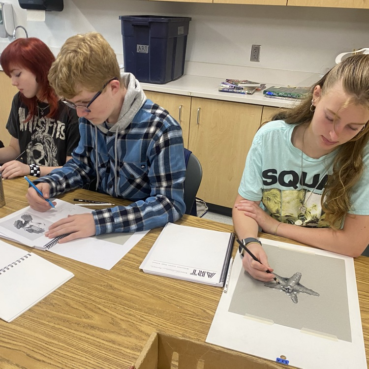 students creating art
