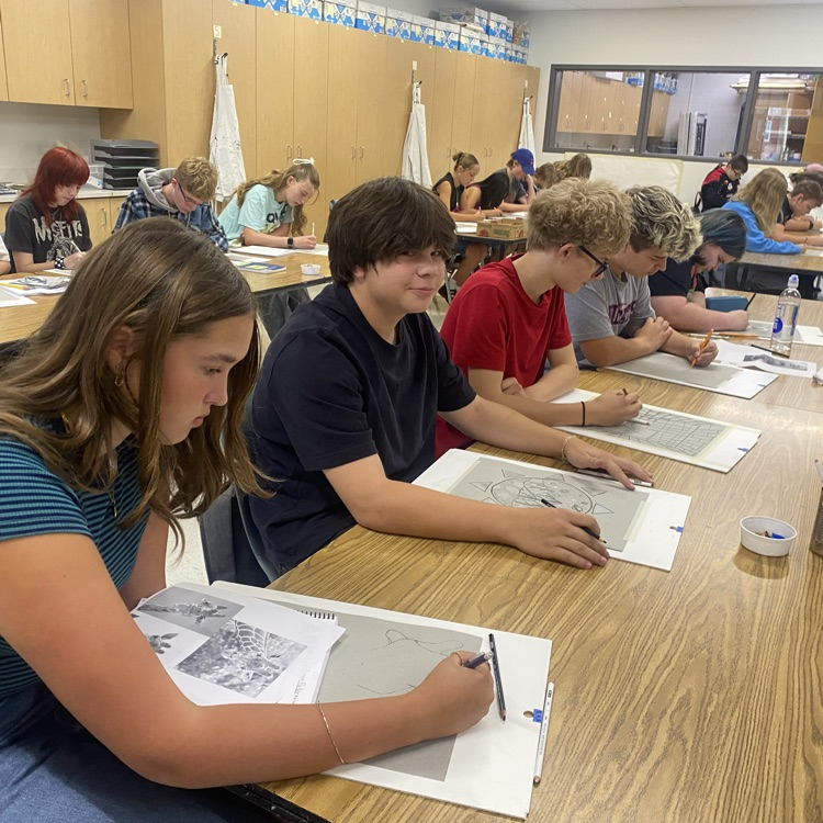 students creating art