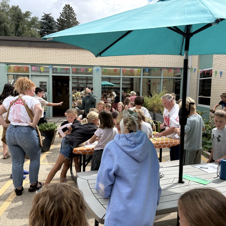 Picture of a garden with lots of people