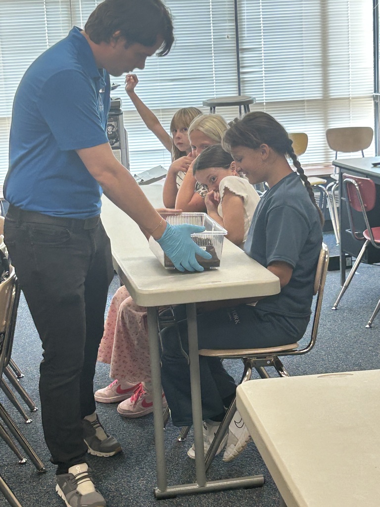 4th Grade Aquarium Fieldtrip