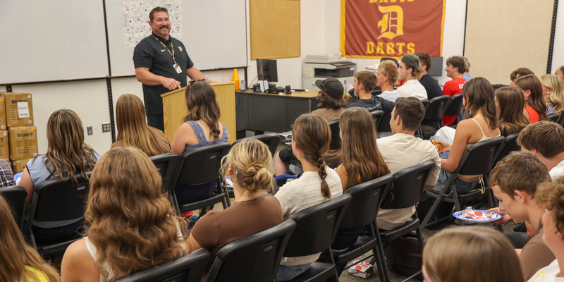 Bo Roundy teaching a class.