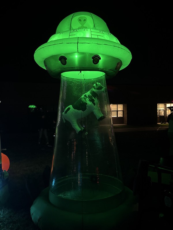 Alien ship taking a cow blowup