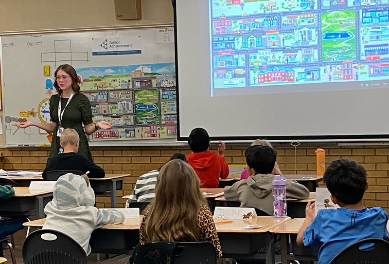 Aspiring Educators teaching at Meadowbrook Elementary