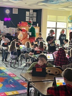 Pinky & Reindeer in student classes