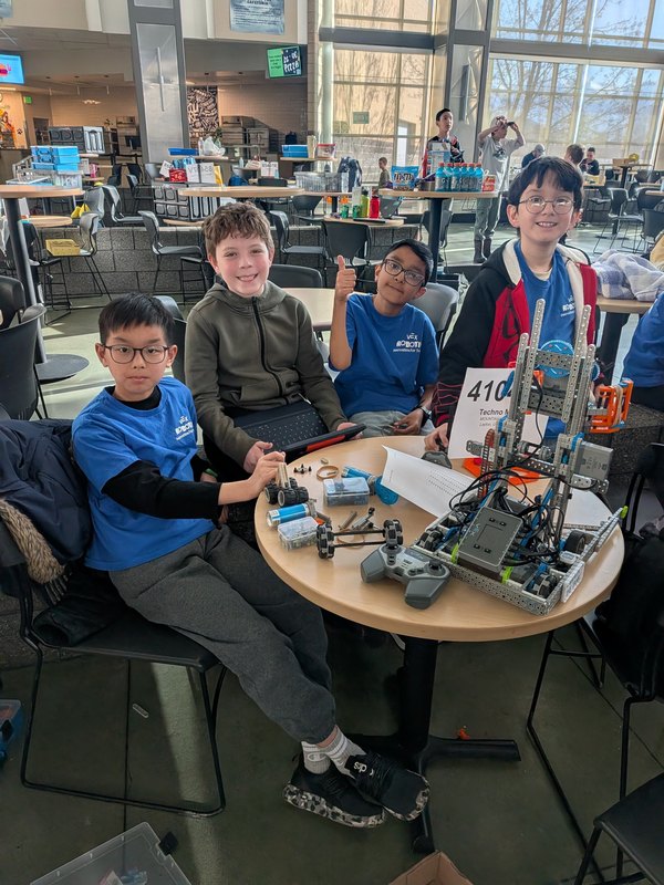 Upper grade students at the robotics competition.