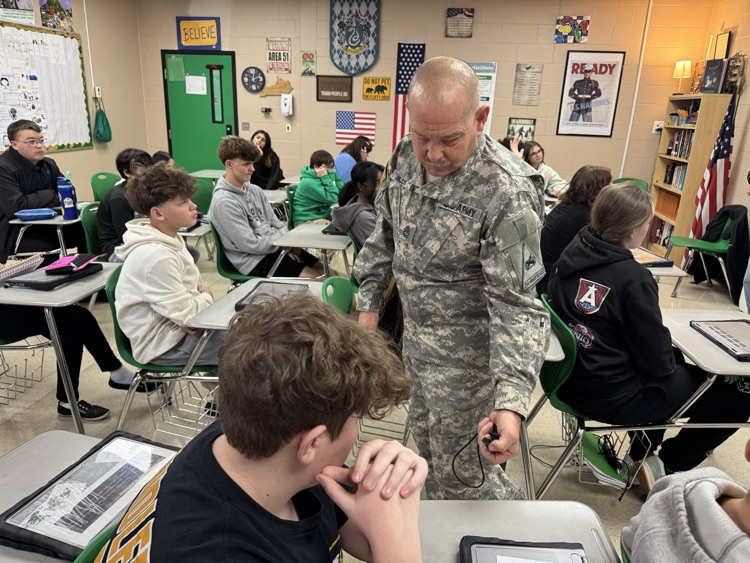 Veterans visit DHS history classes