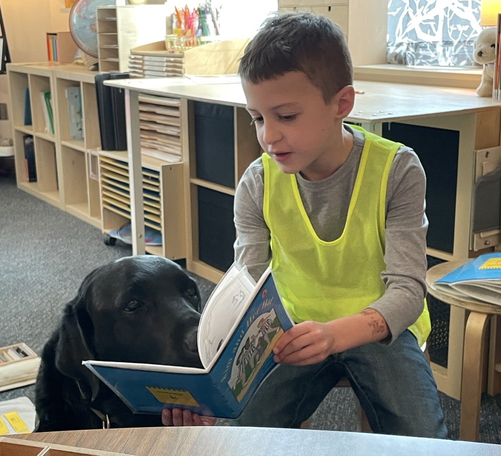 Student reading to Zeb
