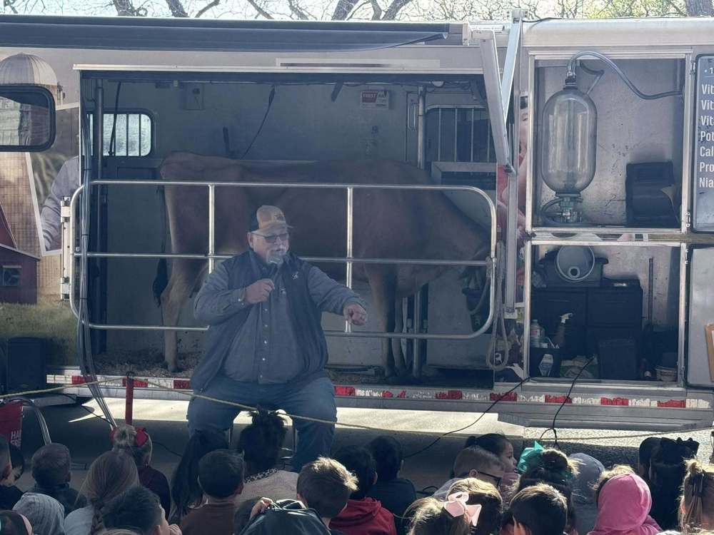 mobil dairy classroom and speaker